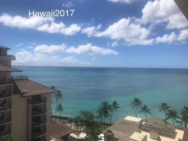 2017年の夏休み。<br />夫と私と母と3人旅。<br /><br />ハワイは20代のころに家族旅行で初めて行って、それ以来約20数年ぶり。<br />夫も若いころに行って以来だそうで、みんなで久々のハワイ。<br /><br />2017年の旅行をきっかけに毎年夏にハワイに行ってるので、せっかくだから今更ですが記録を残してみます。<br /><br />