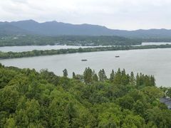 ８日目：杭州の西湖は山に囲まれて良い佇まいです
