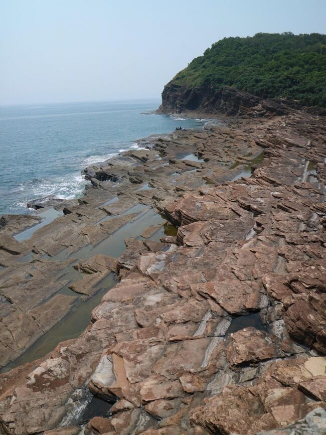 塔門島に行ってみようと思い、馬料水碼頭へ。<br />船の時間に間に合わず、その次の便で東平洲へ。<br />島自体は至ってのんびりした雰囲気。