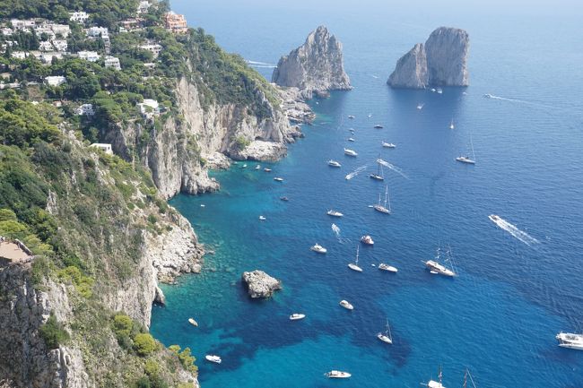 イタリア3日目：ナポリからカプリ島に日帰りで行ってきました。天気は良かったのですが…。