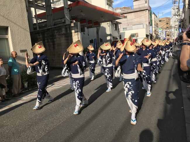 三年ほど前に、「西馬音内音頭」を踊りに、秋田県雄勝郡羽後町へ、<br />二年前に、「おわら風の盆」を踊りに、富山県富山市八尾地区へ行って、踊ってきました！<br /><br />次は、佐渡へ佐渡おけさを踊りに行こうと計画を立てているのですが、どこで踊りをやっているのかなかなかググっても出てきません。<br /><br />出てくるのは「荒川佐渡おけさ祭り」ばかり。で、情報収集のため、9月の最終日曜日、荒川佐渡おけさ祭りへ行ってみました。