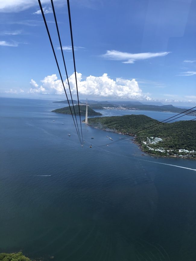 毎年の恒例の秋の休暇ですが、ダンナが石垣島じゃなくてもいいんじゃないと言ってくれたので、じゃあ海外に行こうと決まったのが7月後半。<br />季節から天気が安定してるセブ島で決定、フィリピン航空は座席が狭いから香港経由でキャセイで、ついでにビジネスでと決めたのが8月。香港情勢が好転することを祈ったけど、このまま決行するかどうか悩んだ結果、行き先変更してベトナムのフーコック、ホーチミン6日間になりました。