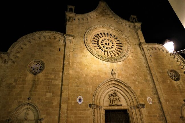 魅惑のシチリア×プーリア♪　Vol.656　☆オストゥーニ：闇に浮かぶ妖艶な美しさオストゥーニ大聖堂♪