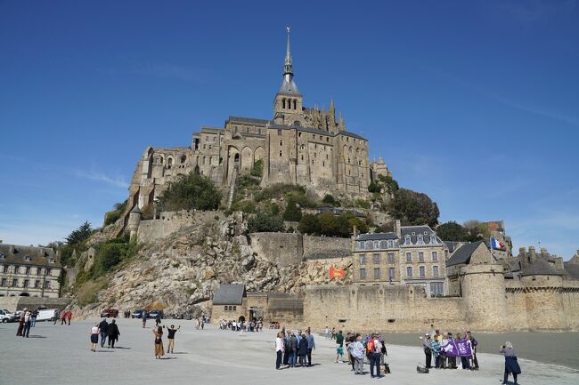2019年9月に、フランスとスペインを訪れました。<br />訪れた都市は、パリ、モン・サン・ミッシェル、レンヌ、バルセロナです。<br />気候の良い時期で天候にも恵まれ、満足度の高い旅行になりました。<br /><br />■旅程(この旅行記は★のついた日程について)<br /> 1、2日目 東京⇒パリ(エッフェル塔)<br /> CA168 HND 19:40 ⇒ PEK 22:40<br /> CA875 PEK 2:05 ⇒ CDG 07:05<br /> 3日目 パリ(ルーブル美術館、凱旋門)<br /> 4日目 パリ(ディズニーランド・パリ)<br /> 5日目 パリ(サクレクール寺院、アンヴァリッド、オルセー美術館)<br /> 6日目 パリ(ベルサイユ宮殿)<br />★7日目 パリ⇒モン・サン・ミッシェル<br />★8日目 モン・サン・ミッシェル⇒レンヌ⇒バルセロナ<br /> VY1525 RNS 22:10 ⇒ BCN 23:50<br /> 9日目 バルセロナ(サグラダ・ファミリア、グエル公園)<br /> 10日目 バルセロナ(カサ・バトリョ、カサ・ミラ、モンジュイック城)<br /> 11、12日目 バルセロナ⇒東京<br /> CA840 BCN 11:40 ⇒ PVG 5:50(+1)<br /> CA929 PVG 10:00 ⇒ NRT13:50<br />