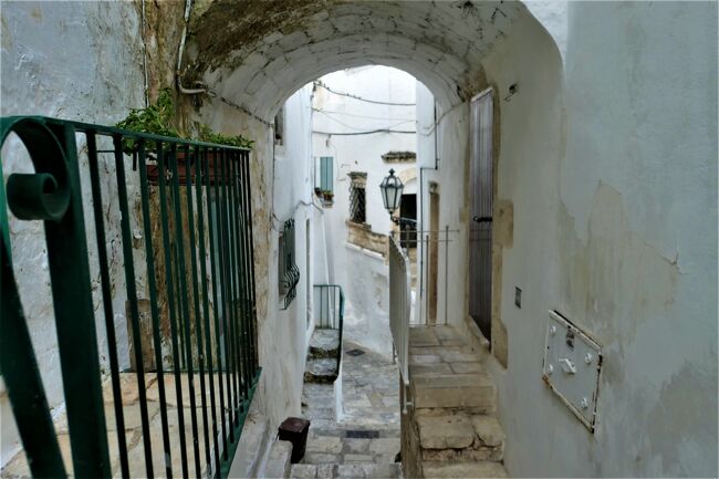 魅惑のシチリア×プーリア♪　Vol.661　☆オストゥーニ旧市街の朝散歩：白いラビリンスはときめく♪