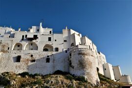 魅惑のシチリア×プーリア♪　Vol.666　☆オストゥーニ城壁の朝散歩：お城のような美しい白いラピュタ♪
