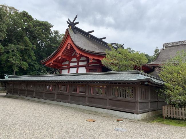 ２日目は宗像大社と宮地嶽神社まで足をのばしました<br />2017年　神宿る島　として世界文化遺産に登録されました<br />①・沖ノ島<br />②・三つの岩礁　小屋島　<br />③・天狗岩<br />④・御門柱<br />⑤・中津宮<br />⑥・沖津宮遥拝所<br />⑦・辺津宮<br />⑧・新原・奴山古墳群　の八つの資産で構成されている