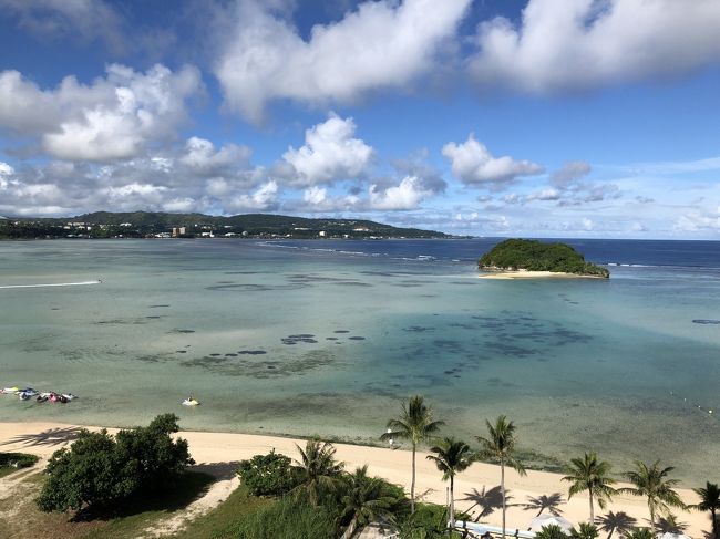 グアムでビールを飲んでのんびり過ごす夫婦旅。ＧＷ中にグアム旅行の予約を取りました。今回の旅費などは主人のお小遣いから出してくれました。また2年後は真珠婚式なのでお小遣いを貯めて連れて行ってね！！