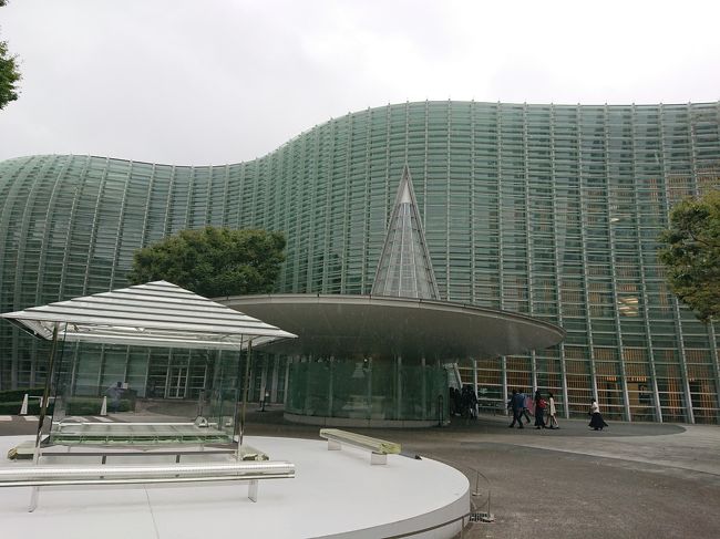 久しぶりに国立新美術館へ行ってきました。今回は、カルティエのコレクション展をやってました。宝飾品がすごく奇麗でした