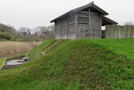 2018春、東北北部の名城(8/28)：4月25日(3)：秋田城(3完)：外郭東門、築地塀、井戸跡