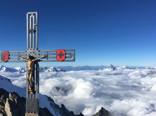 スイスの山を登る11日間の旅行記です。<br /><br />４日目：ザースグランド→(車)→ランダ→(徒歩)→『DOMHUTTE』(ﾄﾞﾑﾋｭｯﾃ,2936ｍ)(泊)<br /><br />５日目：｢DOMHUTTE｣→『DOM』(ﾄﾞﾑ,4545m)→｢DOMHUTTE｣→ランダ→(車)→ザースグランド(泊)<br />