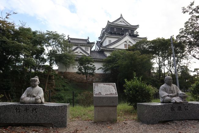 名古屋周辺巡りの旅。<br />ぬくもりの森～岡崎城～犬山城～名古屋城とお城中心で行ってきました。<br />本当は寸又峡に行く予定でしたが台風(ターファー)のせいで断念。<br />あと１日ずれてれば…涙<br />浜松より東側に行くのは諦め、ぬくもりの森から旅行スタート。<br />その第一弾、ぬくもりの森～岡崎城編です。