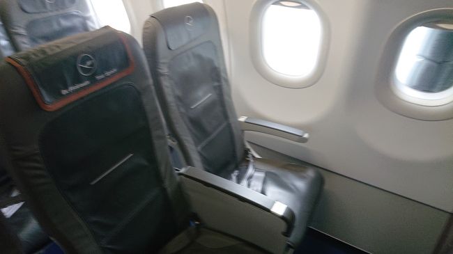 フランクフルトで約2時間のトランジット。本来ならビジネスクラスラウンジですが、トルコ航空がステータスマッチをやっていて、自身のBAゴールドステータスのお陰でスタアラゴールドをタダでゲット!有効期限は4ヶ月ですが、全く構いません。ワンワールドかスカイチームのエリートステータスがある方、ぜひお試し下さい。ちなみに4カ月中にトルコ航空の国際線(エコでも可)に乗るとゴールドの期間が8カ月延長されます(合計1年)。更に1年内に15000マイルを飛ぶと後1年(合計2年)ゴールドをエンジョイ出来るそうです。<br /><br />この恩恵のお陰でセネターラウンジを利用できました(以前レポートしたので、そちらを参照下さい)。<br /><br />さてこのフライト、11時50分発、ウィーンには13時過ぎ到着。