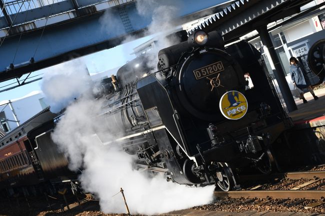 2018年12月14日(金)~12月17日(月)で広島と山口へ行きました。<br /><br />今回は、JR東海が発売する”たびきっぷ(広島)”を利用しました。<br />名古屋から広島までの往復の新幹線と広島近辺の乗り放題が付いたきっぷです。<br /><br /><br />1日目<br />この日は、名古屋→新神戸乗換→広島→呉→広島の移動です。<br /><br />まずは、特急”ワイドビュー”南紀2号で名古屋へ<br /><br />名古屋からは、ひかり643号で新神戸へ<br /><br />新神戸から乗り換えて、さくら553号で広島へ<br /><br />広島からは快速安芸路ライナーで呉へ<br /><br />海自カレーを食べたり、大和ミュージアムに行ったり、音戸の瀬戸に行ったり<br /><br /><br />2日目<br />この日は、SLやまぐち号に乗ります<br /><br />広島からまずは、500系で運行されるこだまで新山口へ<br /><br />新山口からはSLやまぐち号のグリーン車で津和野へ<br /><br />帰りもSLやまぐち号なので、帰りの時間まで津和野観光<br /><br />津和野からSLやまぐち号で新山口へ<br /><br />新山口からこだまで広島へ<br /><br />3日目<br />この日は、広島観光からの宮島へ<br /><br />まずは、路面電車を乗り通すため、JRで宮島口へ<br /><br />宮島口から広電で原爆ドーム前へ<br /><br />原爆ドームを見学したり、汁なし担々麺を食べたり、<br />広島港へ行ってみたり<br /><br />広島駅へ戻り、JRでまたまた宮島口へ<br /><br />JR西日本宮島フェリーで宮島へ<br /><br />厳島神社を見学したり、夕飯食べたり<br /><br /><br />4日目<br />この日は、岩国観光へ<br /><br />宮島口からJR西日本宮島フェリーで宮島口へ<br /><br />宮島口からJRで岩国へ<br /><br />岩国から錦川鉄道で清流新岩国へ<br /><br />新岩国駅でカーシェアを借りて、錦帯橋や岩国城へ<br /><br />新岩国からこだまで広島へ<br /><br />広島からさくらで新大阪へ<br /><br />新大阪で乗り換えて、のぞみで名古屋へ<br /><br />名古屋から特急”ワイドビュー”南紀7号で帰ってきました