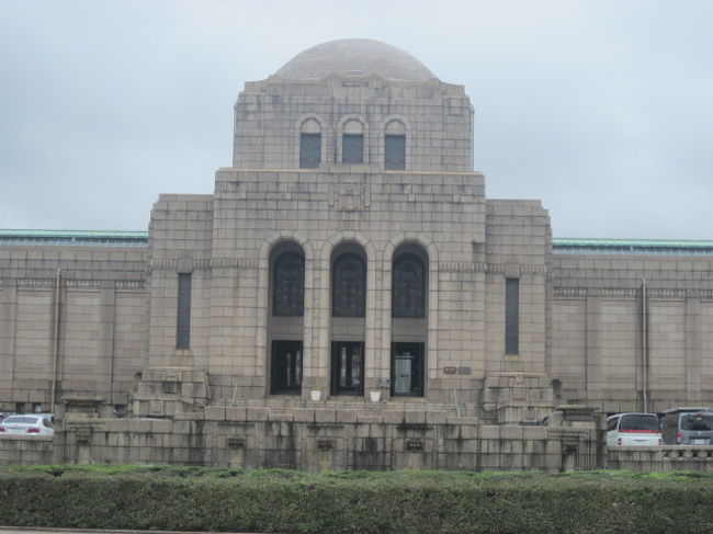 これまで令和最初の本州旅として綴らせて頂いた一連の旅行記も、本編にて最後となります。<br /><br />UAの5000マイルを利用して、FSZ(富士山静岡空港）からOKA（那覇空港）へ、そして約半日の令和初沖縄滞在を経て、今度はHND（羽田空港）まで乗り継ぎ、最後はAKJ（旭川空港）へ。同日中に沖縄から北海道まで移動する途上で、令和初東京の旅を約半日楽しんだ、というのが、本旅行記のメインの内容となります。<br /><br />約半日の東京旅に際しては、フリー切符を使ってどこかへ、と目論んでいましたが、どのフリー切符を使うのかは、結構ギリギリまで迷った結果、結局、空港から京急線で泉岳寺までの片道、あとは都営地下鉄が一日乗り放題となる、東京トラベル１DAYパス、というのを利用することにしました。<br /><br />早朝に到着して、夕方にはもう北海道に向かって飛び立たなければならないので、あまり沢山は廻れないなと、要所を3か所位に絞って散策することにしました。大雑把に言えば、スカイツリー界隈・清澄庭園・神宮外苑の三か所を慌ただしく見物しましたが、ちょっと雨模様の天候で、特に清澄庭園ではやや強い雨に降られたので、なかなか大変な一日とはなりましたが、今まで知らなかった東京の側面を色々と垣間見ることが出来て、有意義な時間でもありました。