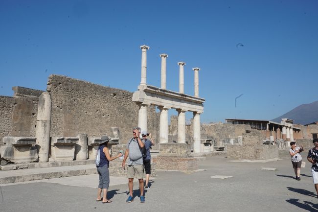 イタリア旅行4日目はポンペイを訪れました。