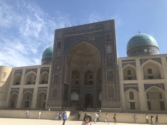 蒼の世界に浸るウズベキスタンの旅  4日目の２ ブハラの２