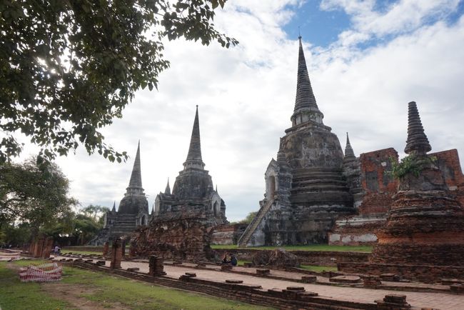 タイ旅行2日目は、現地ツアーを予約して朝から観光三昧。<br />移動時間は超絶長かったけど、この日も大満足な一日でした★<br /><br />現地ツアー　ＶＥＬＴＲＡ（ひとり4,200バーツ）