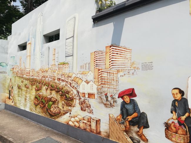 どこかノスタルジックな壁画が人気のアーティスト、yipさんの作品をぜひ現地で見たい！ということで、人生初、シンガポールへ。<br />シンガポールの庶民の暮らしや日常をテーマにした作品が多く、温かい独特の画風が和みます。<br />2017年作品の代表作は、シアンホッケン寺院の壁に描かれた巾４４ｍもの大作「Thian Hock Keng Mural  天福壁画」。<br />シンガポールに移住した華人の歴史を時系列に表現。<br />苦難の時代をたくましく生きた彼らの存在があったからこそ、今のシンガポールの繁栄がある。<br /> <br />