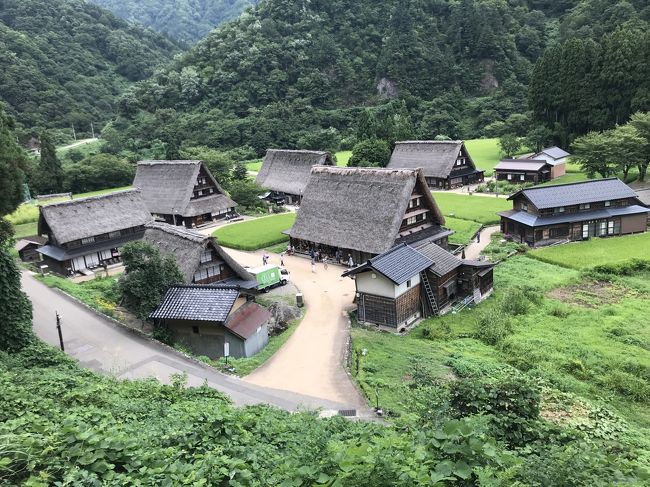 新聞広告で見つけたミステリーツアー。<br />家族で初めて参加しました。<br />行き先が分からないままの出発でしたが、1泊2日の楽しい旅行になりました。<br /><br />クラブツーリズム<br />新元号記念ミステリー2日間<br /><br />京都出発→五箇山菅沼集落→行徳寺/岩瀬家→富山砺波泊<br />ホテル→金沢尾山神社→ひがし茶屋街→京都