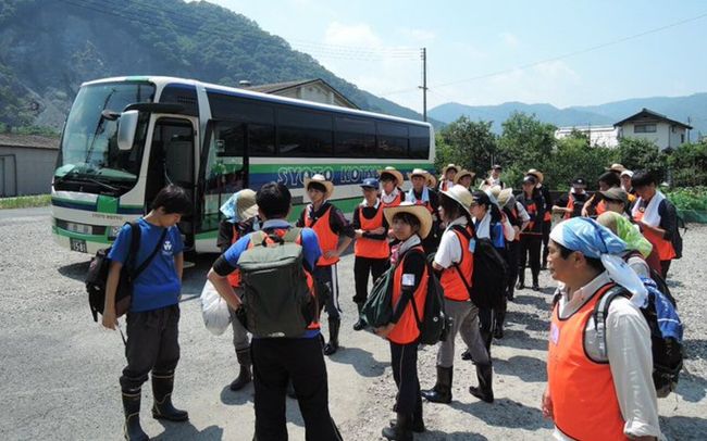 台風19号の被害に遭われた方々に謹んでお見舞い申し上げますとともに、一日も早い復旧を心よりお祈り申し上げます。<br /><br />西日本に住む私にできることは限られていますが、何かできることはないかと考えました。<br />そこで、ボランティアを検討している方の参考になればと、去年の西日本豪雨災害でのボランティア体験談を共有させていただきます。<br /><br />※記事中の写真はすべて許可を得て掲載しています。