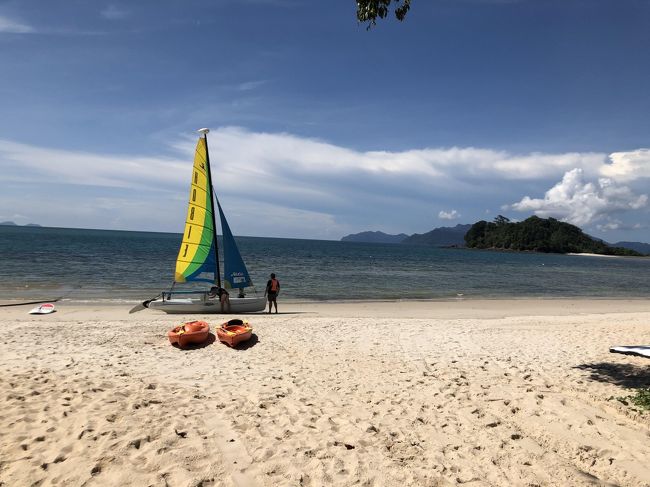 アジアは苦手とずっと避けていた一人旅。<br />今回は、日本人が少ない場所に行きたくて、ランカウイに決めました。<br />限られた5日間の休みを利用して弾丸旅。<br /><br />過去最大級の大型台風が来ることになったけど、神様が味方してくれ、交通傷害など何事もなく旅を終えました。<br /><br />とにかく癒された!