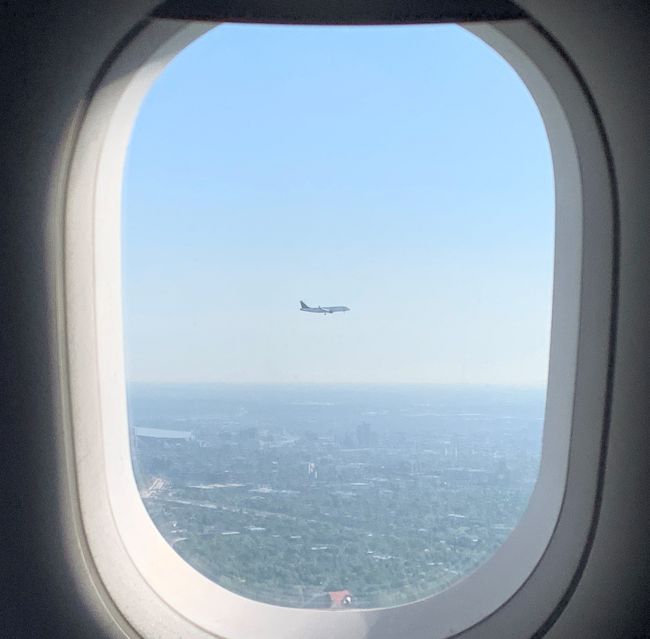 飛行機に乗ること。<br />それは紛れもなく旅の楽しみの1つです♪<br />今回も旅のスケジュールをほぼこなし<br />無事ここまで辿り着いたので<br />最後に空の旅を楽しんで終わりたいと思います。<br /> <br />今年はこれで最後かなぁ・・・(;_;)<br /> <br /><br /> <br /> <br /> <br /><br /> <br />
