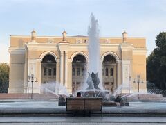 蒼の世界に浸るウズベキスタンの旅　7日目の２　タシケントの２　ウズベキスタン歴史博物館・ナヴォイ劇場