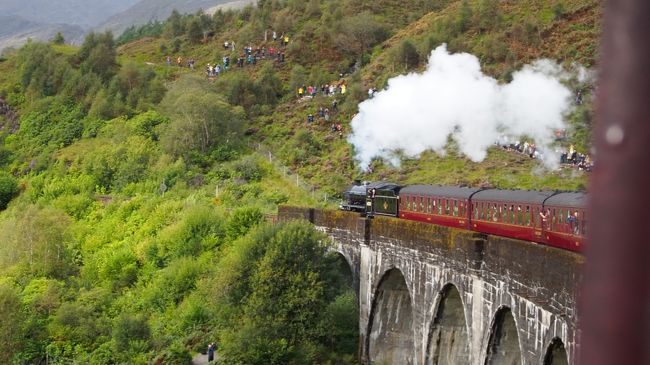 秋のスコットランドとアイルランドの自然をレンタカーで巡る旅。<br />マレーグから車でフォートウィリアムに着いた翌日は、この旅の目的の一つジャコバイト号へ乗車して、またもやマレーグへ日帰りの鉄道の旅。<br />その後はドライブ再開してグレンコー渓谷を経てグラスゴーへ。