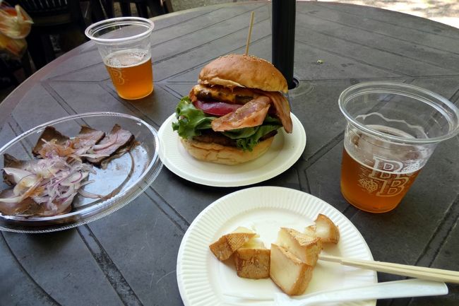 夏休み最後の日曜日に、三島市楽寿園で第4回 肉とビールの祭典が開催されると言う情報を妻が仕入れてきました。<br /><br />この日はとくに予定は無いので、昼食がてら参戦することにしました。<br />