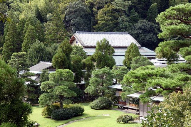 三養荘では毎日、朝9時から三養荘の建物と日本庭園を紹介するツアーが開催されます。<br /><br />とくに予約は必要ないと言われましたが、時間に遅れないように，新館のフロントロビーに向かいます。