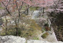 2018春、長野の百名城(3/25)：4月16日(3)：小諸城(3)：黒門跡、懐古神社、石灯篭