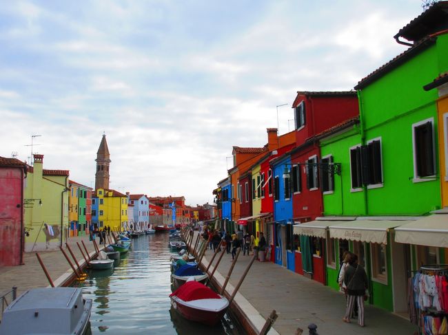 カラフルな街ブラーノ島へ行ったり、本島の街歩き、ゴンドラに乗ったりと、ベネチアを満喫。<br />ブラーノ島がかわいすぎて、思っていたよりも長居してしまいました！
