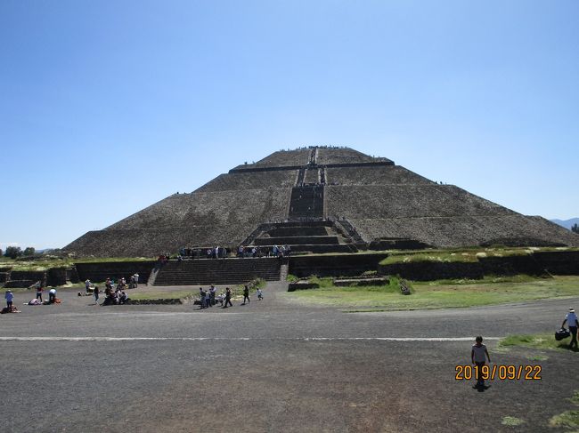 　メキシコの世界遺産を 我が目で確かめたくて行ってきました。 <br />海外の古代遺跡を観る旅は、ヨーロッパから始まって、アジア・南アメリカと・地球・を歩きました。今年の３月に「エジプト」を観光して、エジプトの古代文化に圧倒されました。石の文化はスケールが違います。「日本は木の文化」・「古代文明は石の文化」を心底・・・実感しました。<br />「インカ」・「エジプト」の文明は観て来たので、残された「マヤ文化」を絶対に観なければと、超短日時の５日間で行って来ました。<br />　往きはプレミアムで、帰りはエコノミー・・・逆でしたね。行と帰りを逆にすればよかった。片道14時間のフライトは疲れます。<br /><br />　表紙の写真は「テオテｲワカン遺跡」の 世界遺産「太陽のピラミッド」<br />　　　　　　　「テオテｲワカン」・・・  ナプトル語で「 神々の都市 」<br /><br />　ヨーロッパ文明・エジプト文明・マヤ文明・それぞれを、観て・視て・<br />　聞いて来ました。