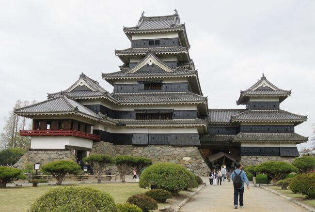 長野の百名城巡り、松本城の紹介です。