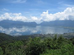 インドネシア　スマトラ島　マニンジャウ湖