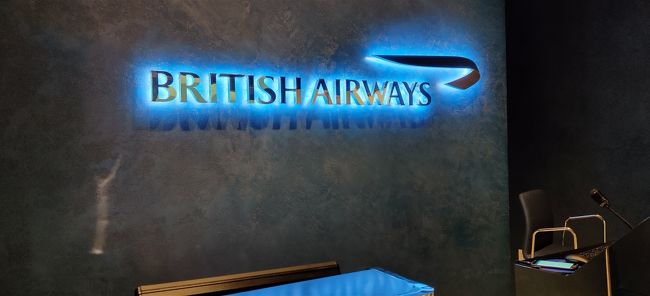 JL001便搭乗前にサンフランシスコ国際空港のBritish Airways Loungeを訪問しましたので、記録に残します。<br />久々のラウンジホッピング。キャセイパシフィック航空ラウンジ（https://4travel.jp/travelogue/11558536）→British Airways ラウンジという流れに。<br /><br />スペースは小さいながらも、フード・ドリンクの充実度が素晴らしかったです。<br />丁度ロンドン行きの大型機747-400 の出発が控えていたためか、ラウンジ内は混雑気味でした。