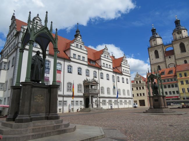 2019年5月9日（木）Erfurt　エアフルト♪とても良い天気だったので、時間が許す限り街並みを散策した後、Lutherstadt Wittenberg ヴィッテンベルクに足を運びました。前々から行きたかった街なのに、なかなか行くことが出来ず、今回ようやく！！！<br />表紙のフォトはMarktplatz　マルクト広場です。左手の建物がルネッサンス様式で建てられたRathaus　市庁舎です。右手のStadtkirche St.Marien　聖マリエン市教会はルターが説教をしたようです。<br /><br />今回、Stadtkirche St.Marien　聖マリエン市教会に入る事が出来ませんでした。なので、絶対再訪したいと思います。<br />あと、旅行記を作成しながら色々な事に気づきます。悲しいことに大事なスポットのフォトの撮り忘れなどが発生･･･そんなこんな旅行記です。