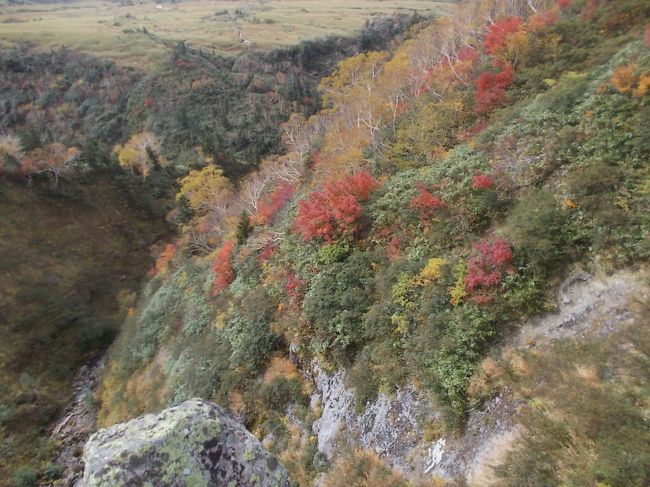 ＪＲの立山黒部アルペンきっぷを使用した10/15～10/18の3泊4日の旅。そのうちアルペンルートに行ったのは天気予報で晴れになっていた10/16と10/17です。アルペンルート2日目の10/17は、弥陀ヶ原から天狗平まで一の谷・獅子ヶ鼻岩経由のコースを歩きました。昼過ぎには天狗平に着きましたが、前日からの疲労の蓄積もあるので、欲張らずに早めに宿泊地の金沢に戻りました。雨の予報になっていた最終日18日は、せっかくなので少しぐらい金沢の観光もしとこうと、早朝からホテルのチェックアウト時間の10時になる直前まで、兼六園や金沢城を散策してから帰りました。