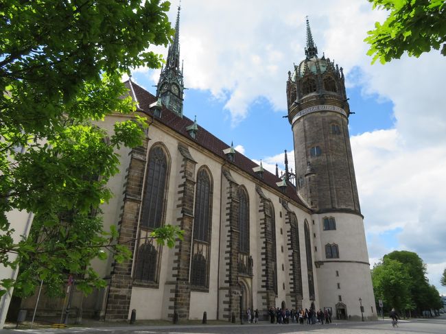 2019年5月9日（木）Erfurt　エアフルト♪とても良い天気だったので、時間が許す限り街並みを散策した後、Lutherstadt Wittenberg ヴィッテンベルクに足を運びました。前々から行きたかった街なのに、なかなか行くことが出来ず、今回ようやく！！！<br />表紙のフォトはEvangelische Schlosskirche　城教会の塔に登るには、真向かいにある観光案内所でコインを購入する必要があります。<br />塔から見える街並みがとても綺麗で緑も多く美しかったです。<br /> 
