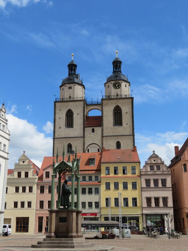 2019年5月9日（木）Erfurt　エアフルト♪とても良い天気だったので、時間が許す限り街並みを散策した後、Lutherstadt Wittenberg ヴィッテンベルクに足を運びました。前々から行きたかった街なのに、なかなか行くことが出来ず、今回ようやく！！！<br />表紙のフォトはMarienkirche　マリエン教会です。左手にRathaus　市庁舎があるのですが、このフォトが個人的に気に入ったので表紙に使用してみました。<br /><br />Schlosskirche　城教会内にお邪魔させていただきましたが、装飾品やステンドグラス、祭壇などがとても煌びやかで美しかったです。<br /><br /><br /><br />