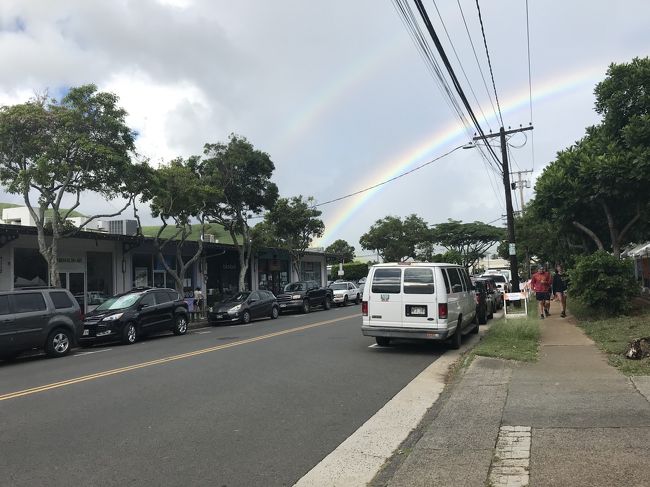 友人の結婚式でハワイへ行ってきました。<br />ハワイは3回目です。<br /><br />海外旅行は少人数で行くことが多いですが、<br />今回は6人で行動していたので食べるものなど<br />いろいろとシェアができてよかったです。<br /><br />11/1 DL7887 成田17:00-仁川19:50<br />　　　DL7939 仁川20:35-ホノルル9:40<br />11/4 DL9031 ホノルル11:10－成田15:40<br /><br />ホテル　アンバサダーホテルワイキキ