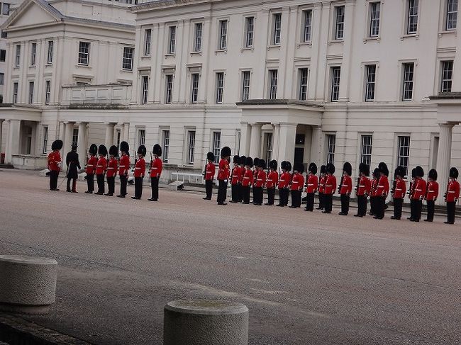 1日だけロンドン観光しました。<br />午前中は、衛兵交代式とナショナルギャラリー。