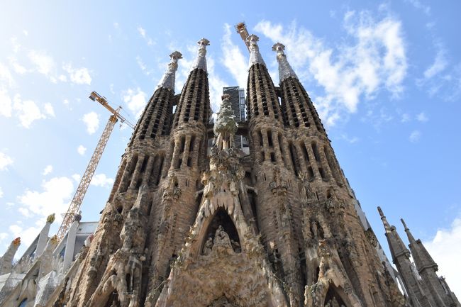 前回2013年に訪問しなかったカタルーニャ美術館、カタルーニャ音楽堂、サンパウ病院などを中心に街歩きをしました。サンタマリアダルマル教会もなかなか見ごたえがありお勧めです。サグラダファミリアは今回は聖堂内の見学はしませんでしたが外観がどのくらい出来上がっているか見てきました。