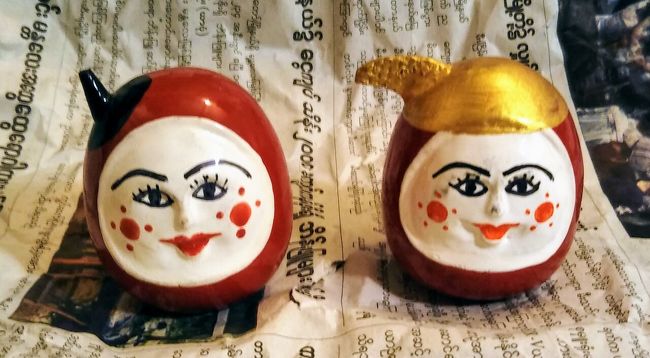 今回のミャンマーへの旅の終盤に、ロイコーを再訪した。<br />山登りの業界では、ピークハンターという言葉がある。深田久弥氏の日本百名山などを、一つ一つ虱潰しに登っていくやり方である。<br />三十歳台を中心に山登りをしていた私には、このやり方は合わなかった。<br />私は、どちらかというと、気に入った山を何度も繰り返し登るリピーター・タイプである。<br />旅も同じで、三か月前に訪れたロイコーをどうしてももう一度訪れたくなった。<br />デンマークの哲学者ゼーレン・キェルケゴールに言わせると、人生は「反復」だそうである。<br />私はまさにその反復を繰り返しつつ、齢を重ねてきた。<br /><br />おまけのヤンゴン編として、ロイコー出発からミャンマー出国までの記録をお届けします。<br /><br />サブタイトルは、乃木坂46の2014年後半、生田センター曲へのオマージュである。<br />(斉藤飛鳥>ミャンマーつながりも。)<br /><br />【今回の旅程】<br />バンコク<br /> ↓<br />メーソート<br /> ↓ ☆ミャンマー入国☆<br />ミャワディ 1泊<br /> ↓<br />パアン 4泊<br /> ↓<br />ヤンゴン 1泊<br /> ↓<br />ピイ 3泊<br /> ↓<br />ヤンゴン 1泊<br /> ↓<br />ロイコー 4泊<br /> ↓<br />ヤンゴン 1泊 ~この旅行記~<br /> ↓ ☆ミャンマー出国☆<br />バンコク<br /><br />(2019.11.06追記)