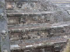 メキシコ テオティワカン ケツァルコアトルの神殿(Templo de Quetzalcoatl, Teotihuacan, Mexico)