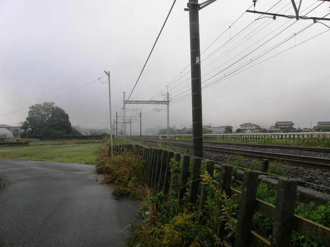 早朝ウォーキングの出発前の準備中に、テレビの天気予報で関東地方北部に濃霧注意報発令と報じているので、ウォーキングコース上の濃霧の佇まいを写真に・・・とカメラを持って出発。<br /><br />期待した、濃霧の佇まいは撮れませんでしたが、濃霧の片鱗が解る佇まいを撮れたので旅記にしてみました。