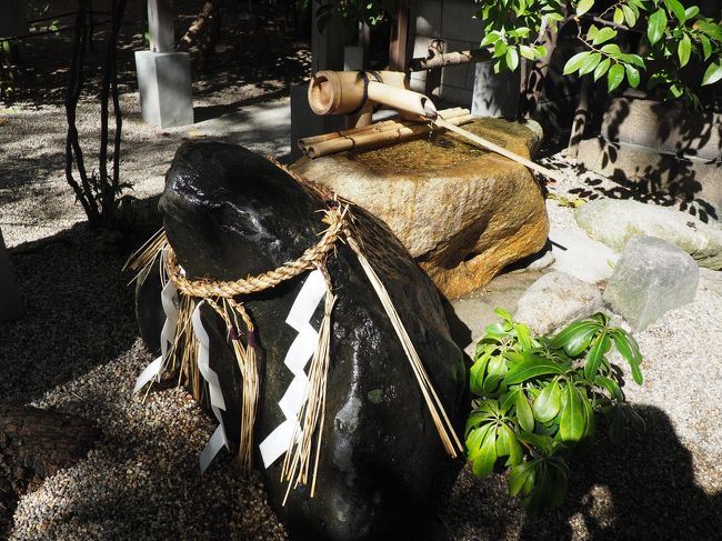 この日、天王寺へ行くことにしました。<br />大阪市立美術館では、特別展「仏像 中国・日本」が開催中です。<br />美術館に行くのであれば、近くの堀越神社にお参りに行きたいものです。<br />ここは、お気に入りスポット。<br />そこから、美術館へ行くと、なんとこの日は休館日。<br />しかたが無いので、天王寺でお昼を食べて引き上げです。<br /><br />【写真は、堀越神社のかえる石です】