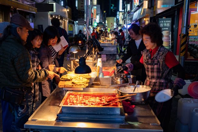 ３ヶ月連続の韓国旅行。<br />今回はソウルではなく釜山にしてみました。<br /><br />基本的に食べてばかりの旅行記です。<br />こう見えてカフェでまったりが好きなので、美味しいコーヒーが飲めるお店なんかも行きました。<br /><br />よろしかったらご覧ください。<br /><br />11/6 KE716 NRT12:45→PUS 15:20<br />11/9 KE715 PUS 09:25→NRT11:35