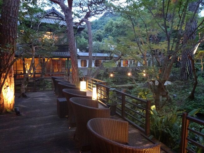 その昔、夏目漱石が胃潰瘍の治療のため菊屋で湯治をしていたそうです。<br />今は共立リゾートが経営しています。